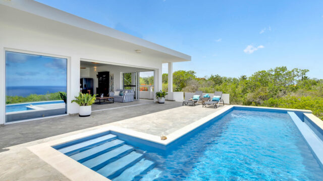 Ter­race 75~ A Spa­cious Mod­ern Vil­la with Ocean Views