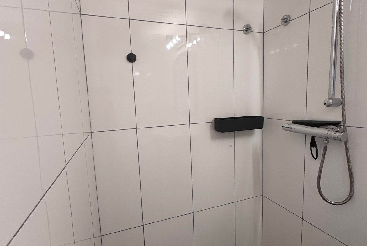 Bathroom (shower)