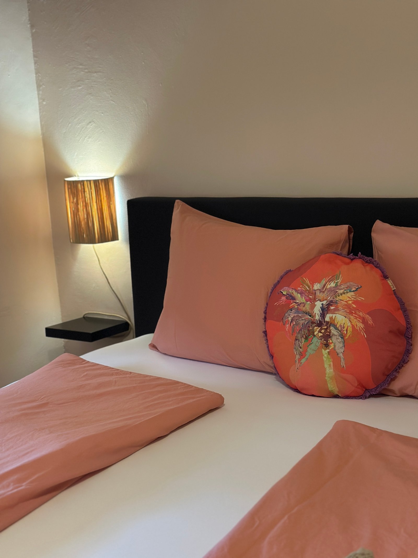 Bedroom (details)