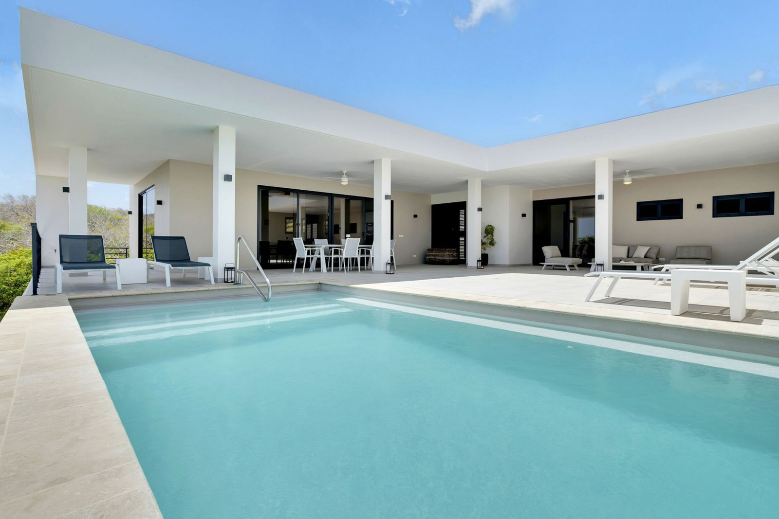 Sabadeco Luxury Villa - 4BR, Pool & Ocean Views