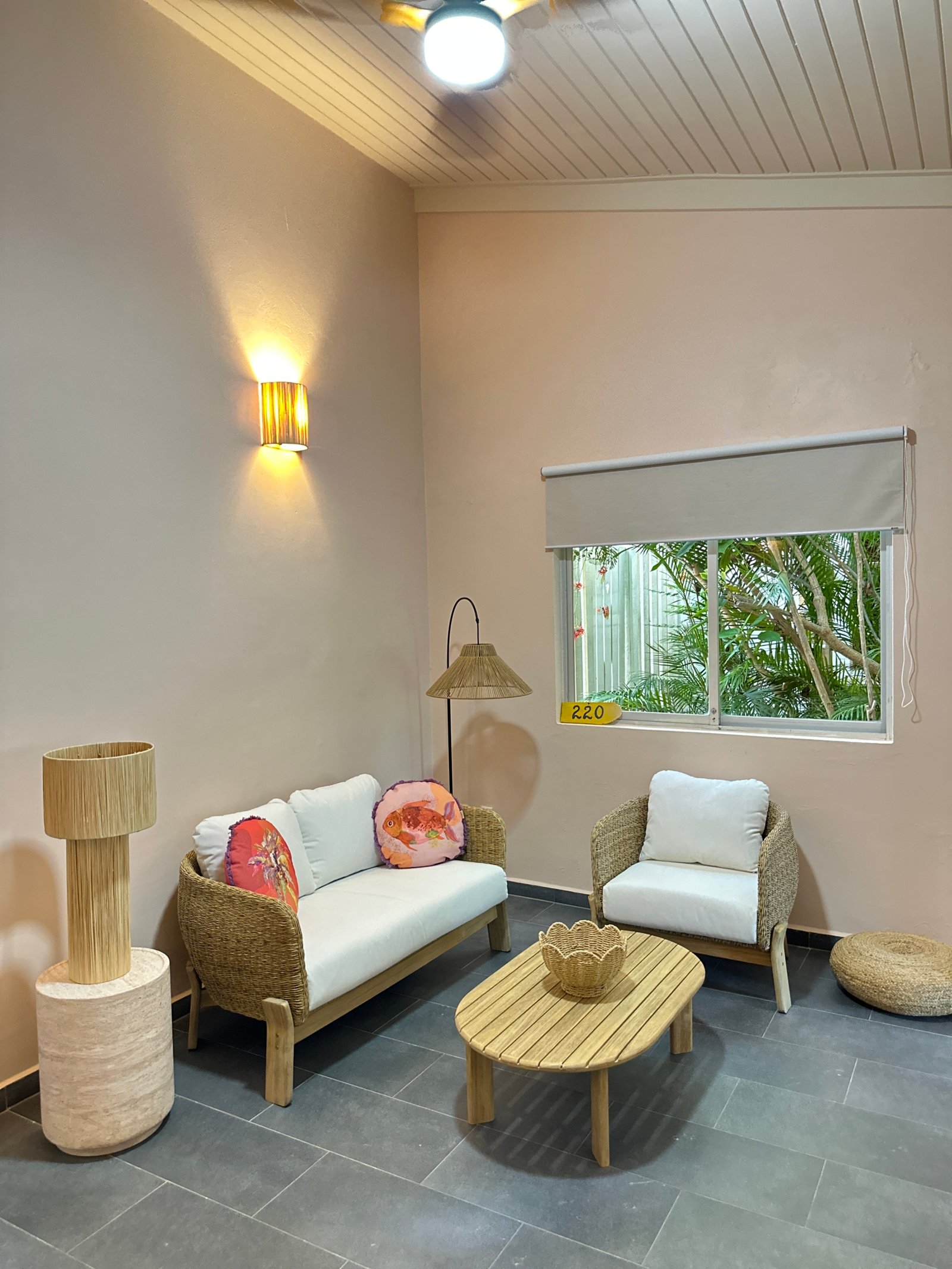 Living room (seating area)