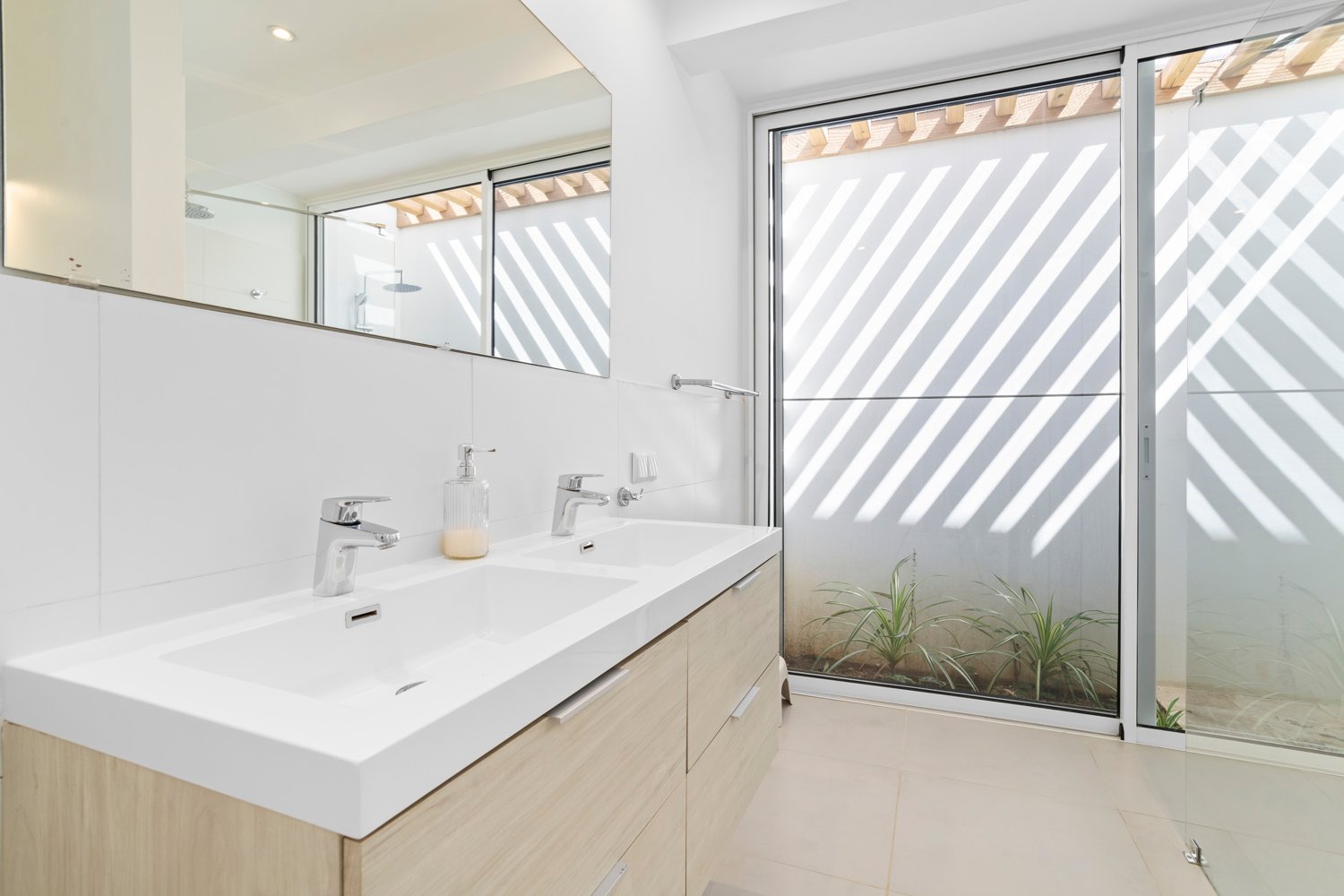 kralendijk true media culture 24